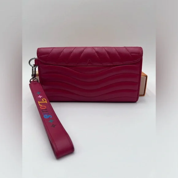 LOUIS VUITTON New Wave Long Wallet/Wristlet
Quilted Leather Rouge - Picture 3 of 16